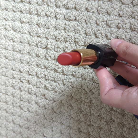Estee Lauder Matte Lipstick - Picture 3 of 4